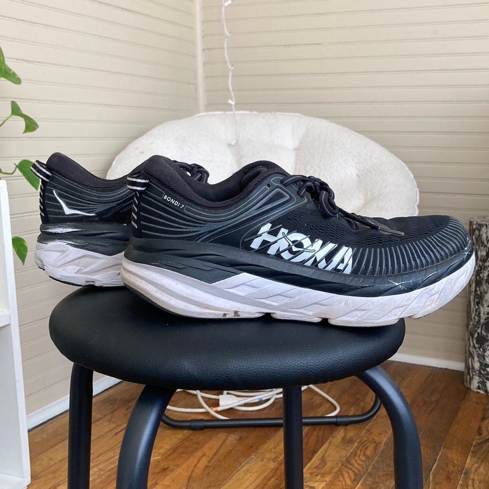 Hoka Brand Bondi-7 Sneakers black women’s size 8.5 great for work